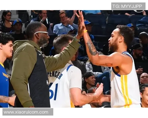 西部决赛第五场勇士与火箭激战回顾及精彩瞬间分析